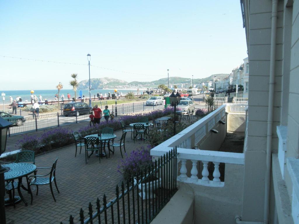 Queens Hotel Llandudno Esterno foto