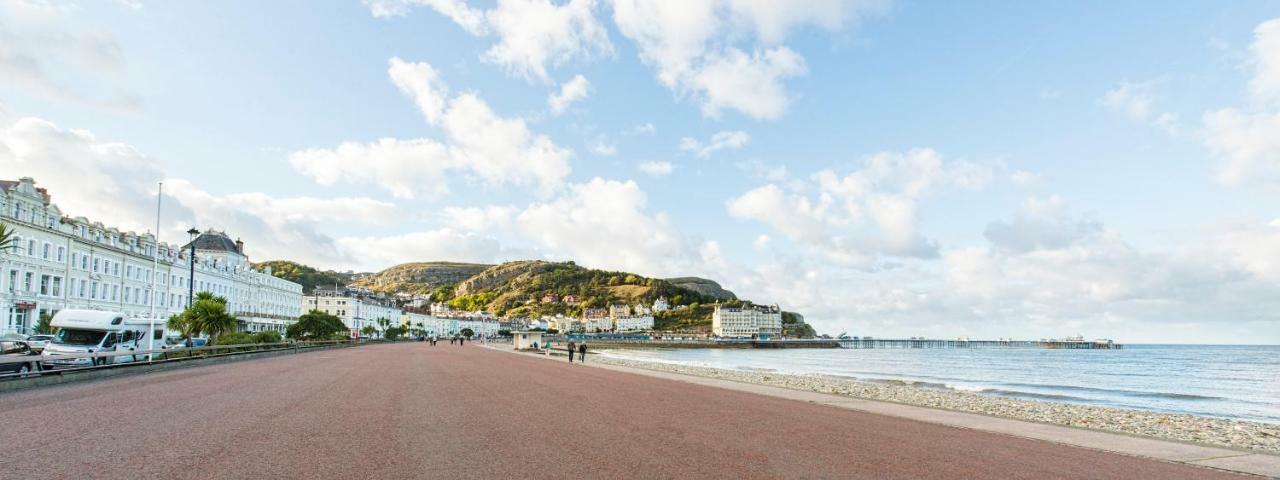 Queens Hotel Llandudno Esterno foto